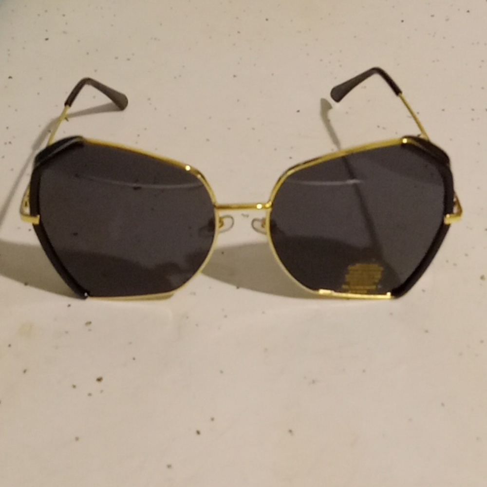 Fashion " Black & Gold " Butterfly Sunglasses